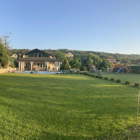 Vila Lily Villa สเมเดเรโว ภายนอก รูปภาพ