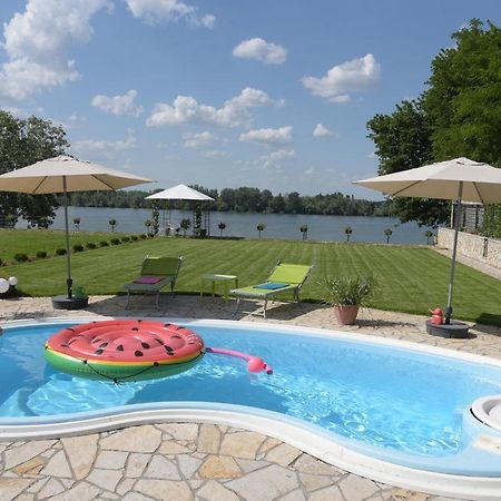 Vila Lily Villa สเมเดเรโว ภายนอก รูปภาพ