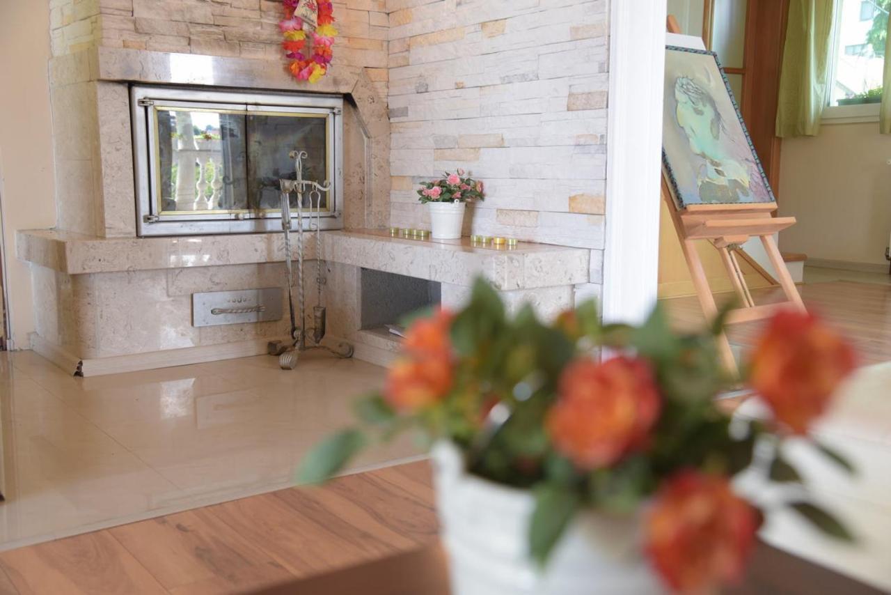 Vila Lily Villa สเมเดเรโว ภายนอก รูปภาพ