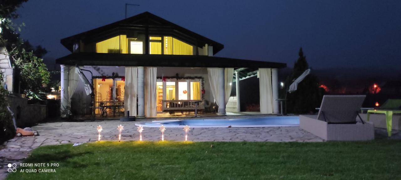 Vila Lily Villa สเมเดเรโว ภายนอก รูปภาพ