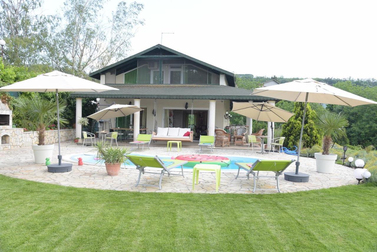 Vila Lily Villa สเมเดเรโว ภายนอก รูปภาพ