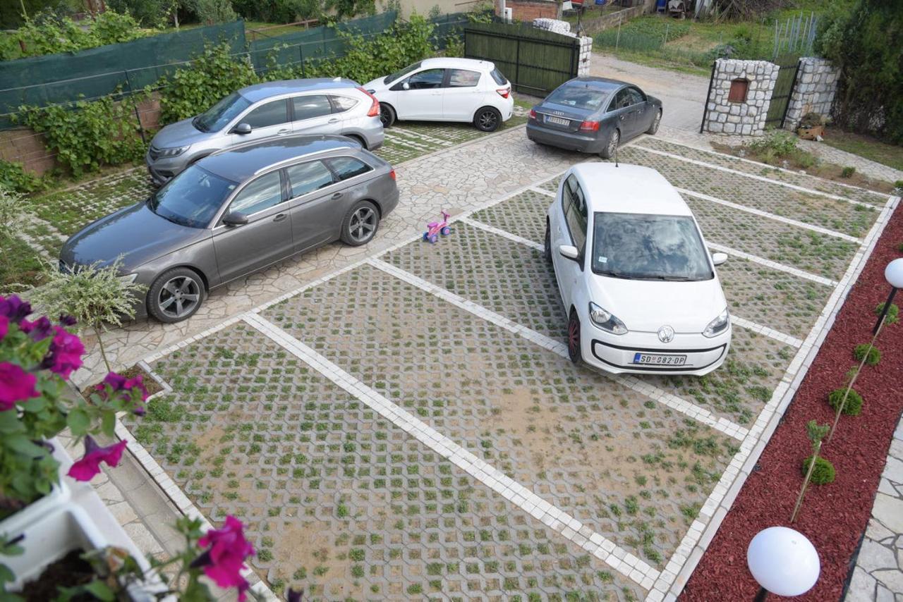Vila Lily Villa สเมเดเรโว ภายนอก รูปภาพ