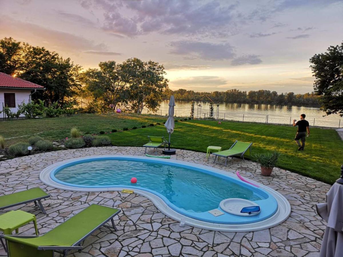 Vila Lily Villa สเมเดเรโว ภายนอก รูปภาพ