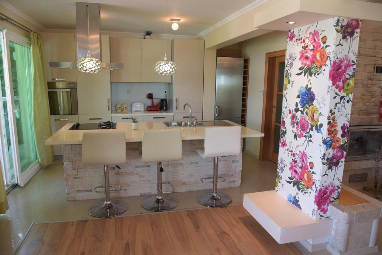 Vila Lily Villa สเมเดเรโว ภายนอก รูปภาพ