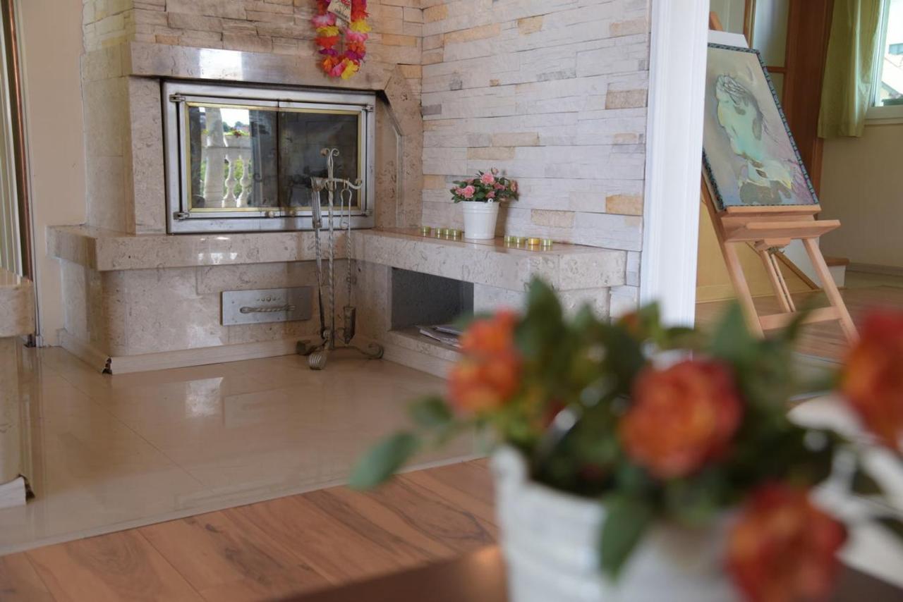 Vila Lily Villa สเมเดเรโว ภายนอก รูปภาพ